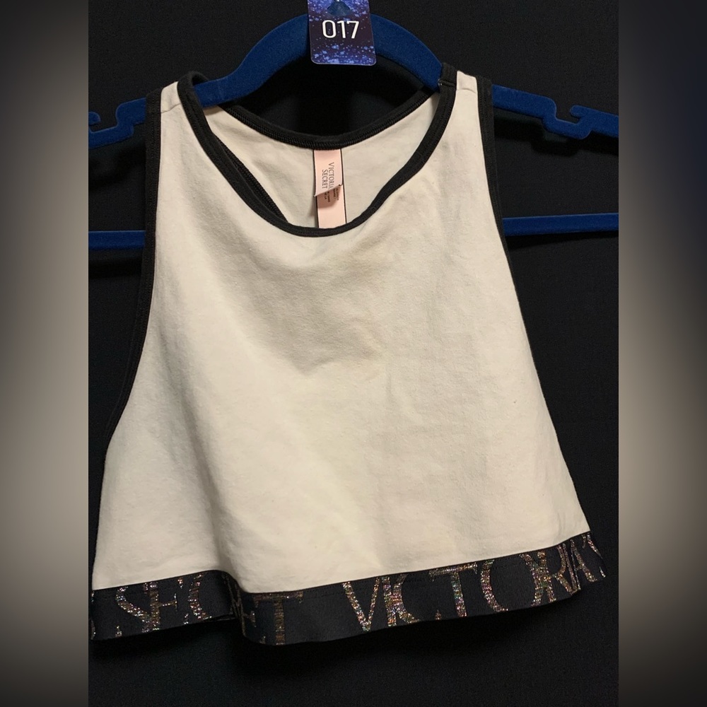 Victoria’s Secret cropped sports-like top (bra) - Picture 1 of 3